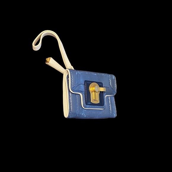 Juicy Couture Blue Coated Leather Wallet Wristlet - Picture 7 of 10